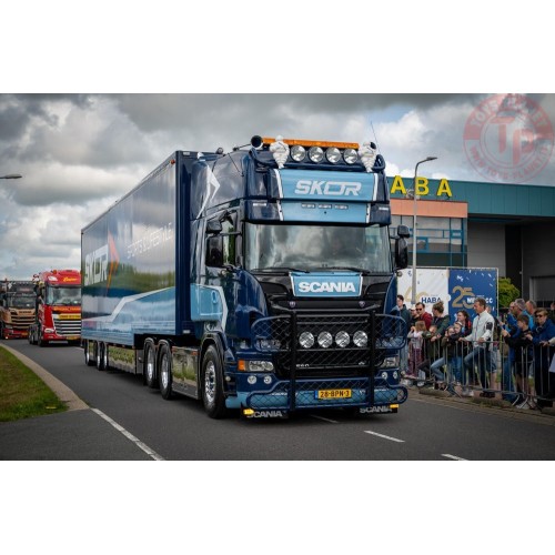 Scania R-series Topline con rimorchio a pianale ribassato Skor TEKNO 87681 TEKNO