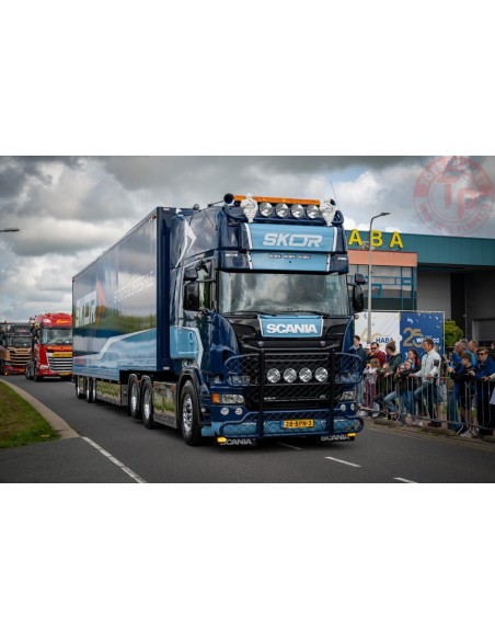 Scania R-series Topline con rimorchio a pianale ribassato Skor TEKNO 87681 TEKNO