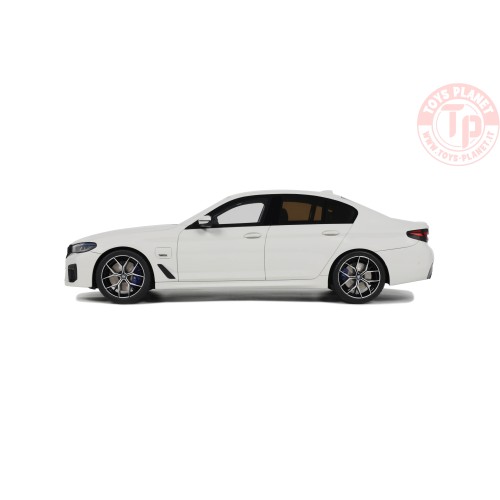 1:18 BMW 545E X DRIVE SALOON M SPORT 2023 GT496 GT SPIRIT