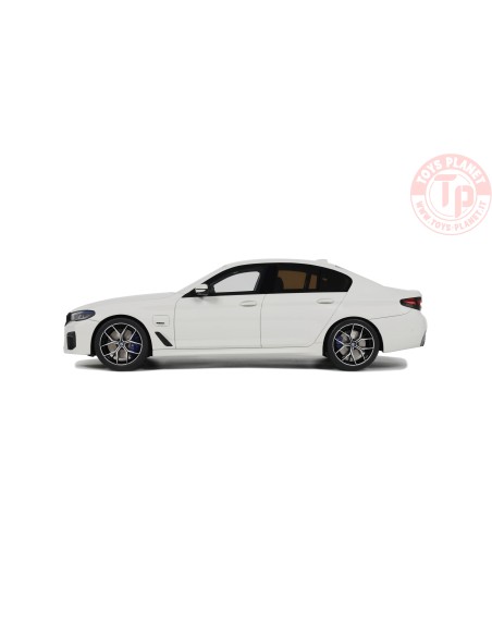 1:18 BMW 545E X DRIVE SALOON M SPORT 2023 GT496 GT SPIRIT