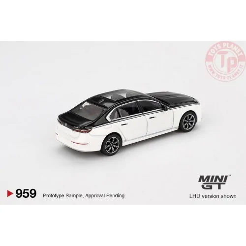 BMW I7 XDRIVE60 ALPINE WHITE / BLACK SAPPHIRE 2024 1:64 MGT00959-L MINI GT