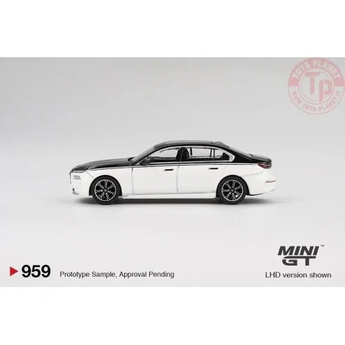 BMW I7 XDRIVE60 ALPINE WHITE / BLACK SAPPHIRE 2024 1:64 MGT00959-L MINI GT
