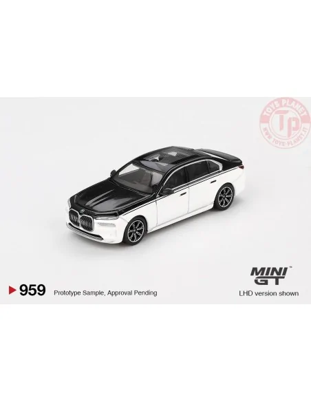 BMW I7 XDRIVE60 ALPINE WHITE / BLACK SAPPHIRE 2024 1:64 MGT00959-L MINI GT