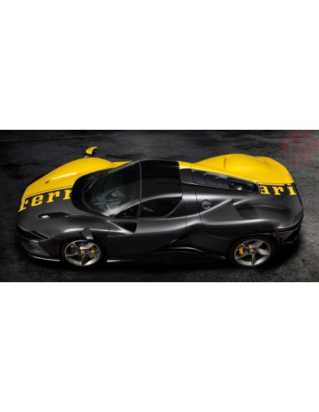 1/18 FERRARI DAYTONA SP3 CLOSED ROOF SPECIAL LIVERY 2022 CON VETRINA BURAGO 18-16XXX-YE-VET BURAGO