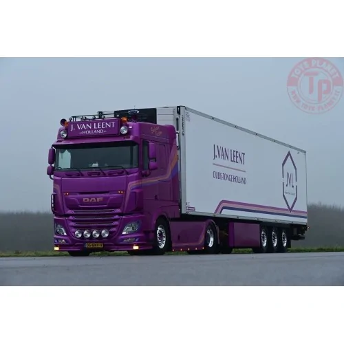 DAF XF 4x2 Space Cab tractor with 3-axle refrigerated trailer Jarno van Leent Transport TEKNO 87134 TEKNO