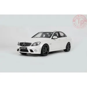 MERCEDES-BENZ C63 AMG DIAMOND WHITE 2007 1:18 GT928 GT SPIRIT