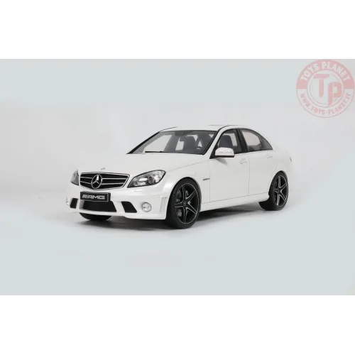 MERCEDES-BENZ C63 AMG DIAMOND WHITE 2007 1:18 GT928 GT SPIRIT
