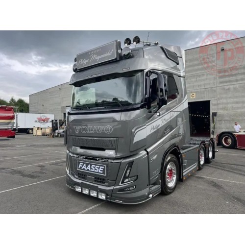 Volvo FH Aero Globetrotter 6x2 Phillipe Muysewinkel TEKNO 90178 TEKNO