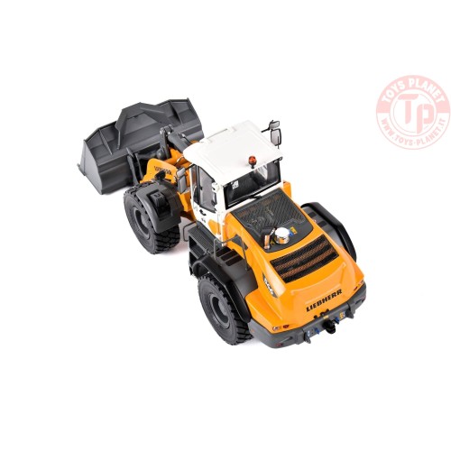 1/32 Liebherr L 546 G8 Wheel loader with standard earthmoving bucket on Michelin XLD 650/65R25 Tyres AT3200200 AT COLLECTIONS