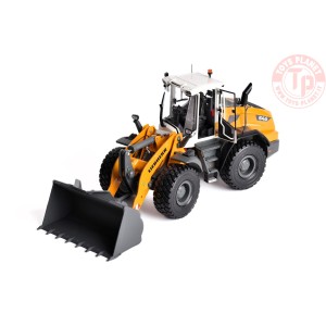 1/32 Liebherr L 546 G8 Wheel loader with standard earthmoving bucket on Michelin XLD 650/65R25 Tyres AT3200200 AT COLLECTIONS