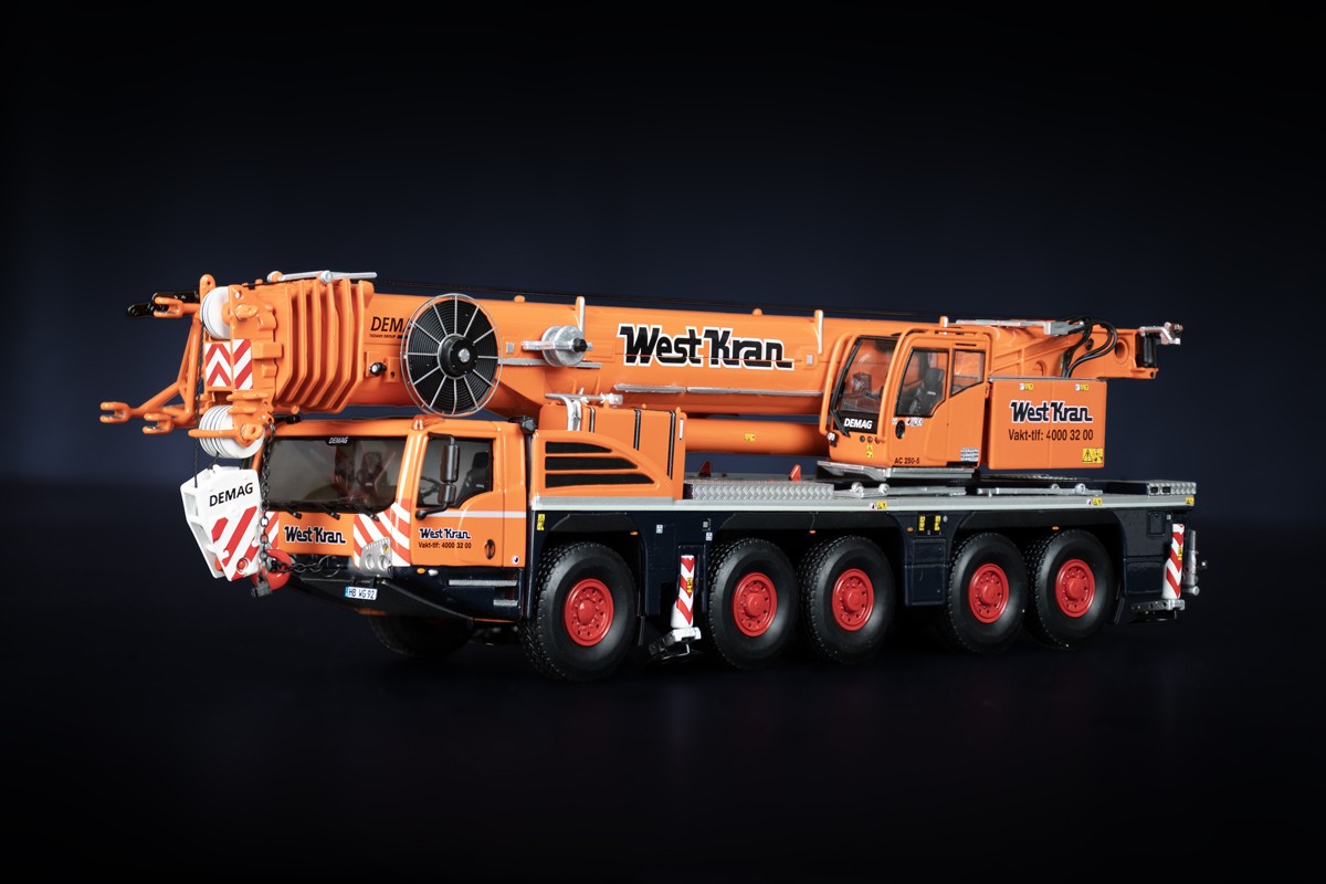 Grue DEMAG AC 250-5 IMC MODELS - Échelle 1/50 - Couleurs WESTKRAN - Réf IMC32-0148