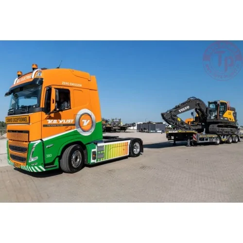 VOLVO FH5 GLOBETROTTER ELECTRIC 4X2 SEMI LOW LOADER - 3 AXLE Van Der Vlist Groot Ammers WSI 01-4995 WSI MODELS