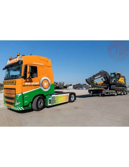 VOLVO FH5 GLOBETROTTER ELECTRIC 4X2 SEMI LOW LOADER - 3 AXLE Van Der Vlist Groot Ammers WSI 01-4995 WSI MODELS