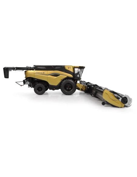 1/32 New Holland CR11 Gold Show Edition UH 6829 UNIVERSAL HOBBIES