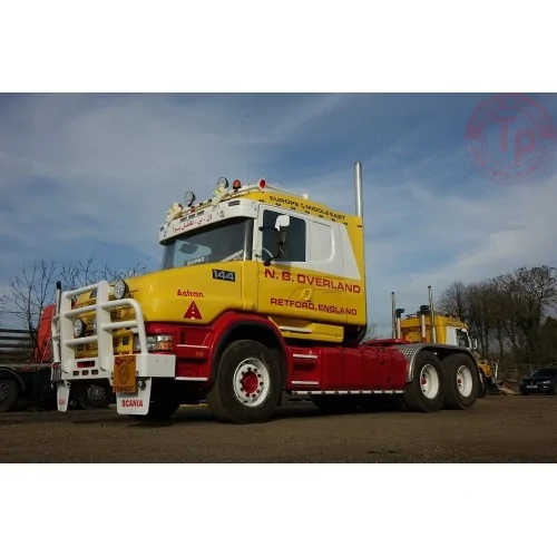 Scania 4-serie Torpedo met 3-assige semi dieplader Overland TEKNO 85268 TEKNO