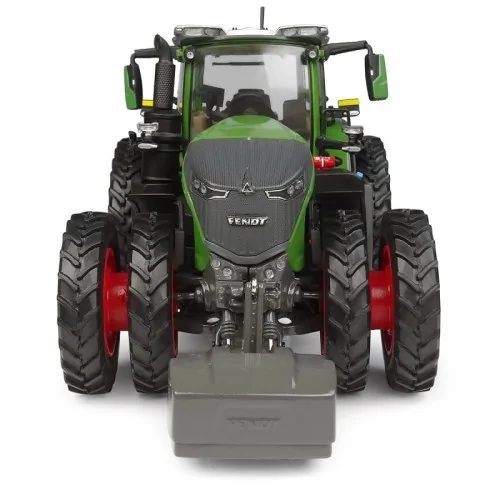 1/32 Fendt 1052 Vario US version with dual crop tires 2026 UH 6876 UNIVERSAL HOBBIES