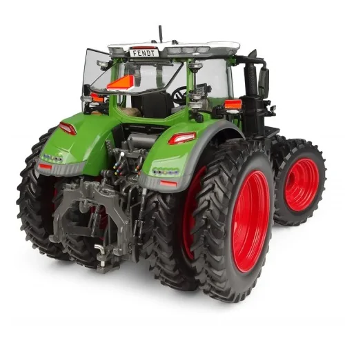 1/32 Fendt 1052 Vario US version with dual crop tires 2026 UH 6876 UNIVERSAL HOBBIES