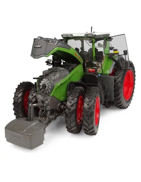 1/32 Fendt 1052 Vario US version with dual crop tires 2026 UH 6876 UNIVERSAL HOBBIES