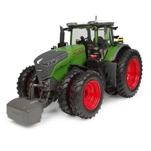 1/32 Fendt 1052 Vario US version with dual crop tires 2026 UH 6876 UNIVERSAL HOBBIES