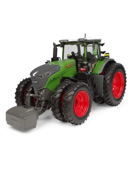 1/32 Fendt 1052 Vario US version with dual crop tires 2026 UH 6876 UNIVERSAL HOBBIES