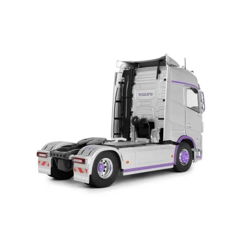 1/24 VOLVO TRUCKS FH GLOBETROTTER XL 2023 SILVER/PURPLE S2400105 SOLIDO
