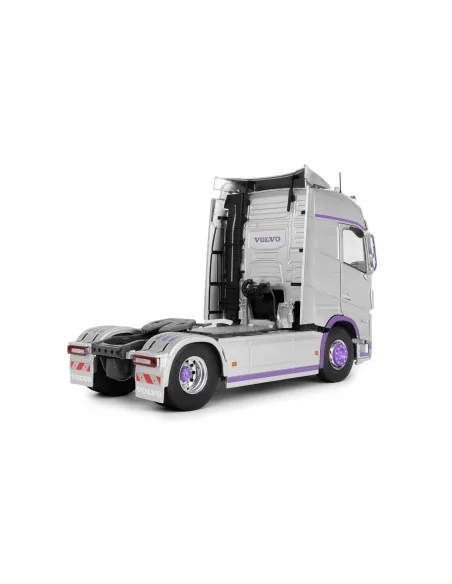 1/24 VOLVO TRUCKS FH GLOBETROTTER XL 2023 SILVER/PURPLE S2400105 SOLIDO
