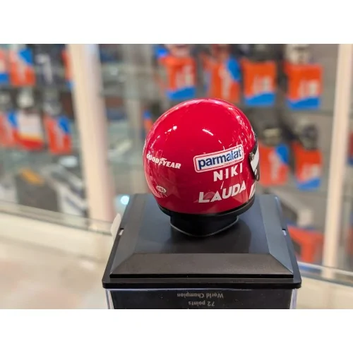 1/5 Casco Niki Lauda 1977 con vetrina E140 CASCHI PILOTI 1/5