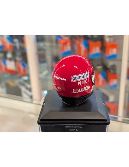 1/5 Casco Niki Lauda 1977 con vetrina E140 CASCHI PILOTI 1/5 1/5 Casco Niki Lauda 1977 con vetrina E140 CASCHI PILOTI 1/5
