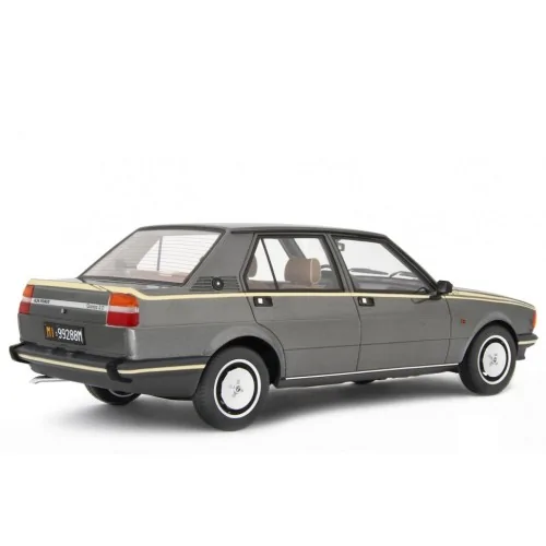 1/18 Alfa Romeo Giulietta 2.0 Super 1981 Grigio Nube LM205F LAUDORACING