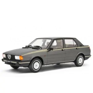 1/18 Alfa Romeo Giulietta 2.0 Super 1981 Grigio Nube LM205F LAUDORACING