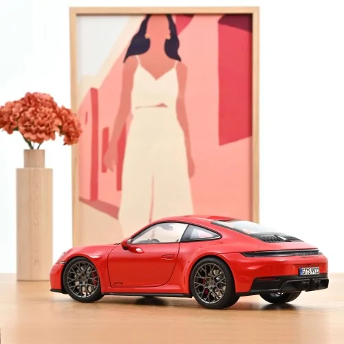 1/18 PORSCHE 911 CARRERA 4 GTS 992 2025 GUARDS RED NV187171 NOREV
