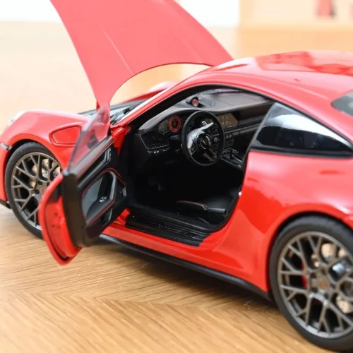 1/18 PORSCHE 911 CARRERA 4 GTS 992 2025 GUARDS RED NV187171 NOREV