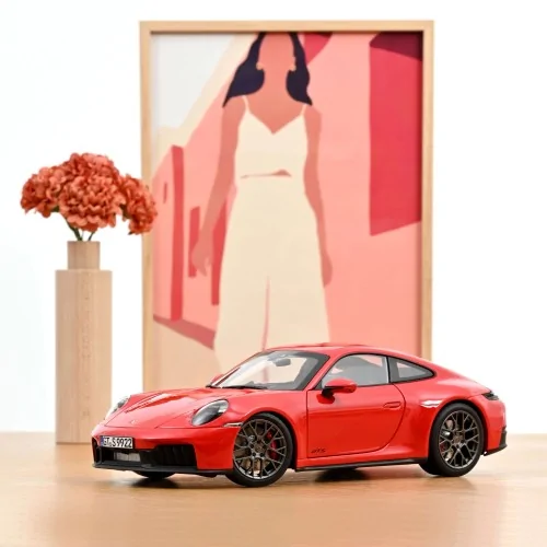 1/18 PORSCHE 911 CARRERA 4 GTS 992 2025 GUARDS RED NV187171 NOREV