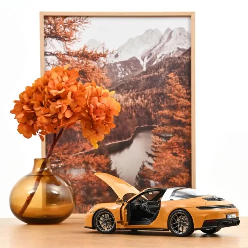 1/18 PORSCHE 911 TARGA 4 GTS 992 2025 BAHAMA YELLOW NV187190 NOREV