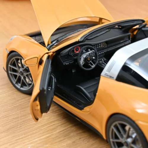 1/18 PORSCHE 911 TARGA 4 GTS 992 2025 BAHAMA YELLOW NV187190 NOREV
