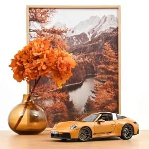 1/18 PORSCHE 911 TARGA 4 GTS 992 2025 BAHAMA YELLOW NV187190 NOREV