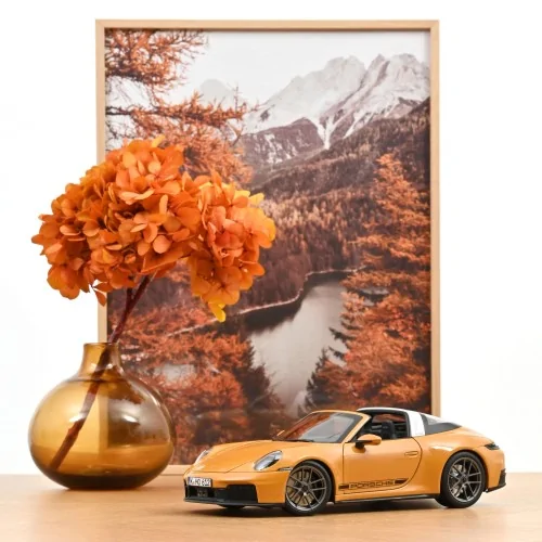 1/18 PORSCHE 911 TARGA 4 GTS 992 2025 BAHAMA YELLOW NV187190 NOREV