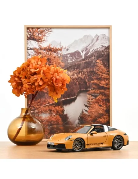 1/18 PORSCHE 911 TARGA 4 GTS 992 2025 BAHAMA YELLOW NV187190 NOREV