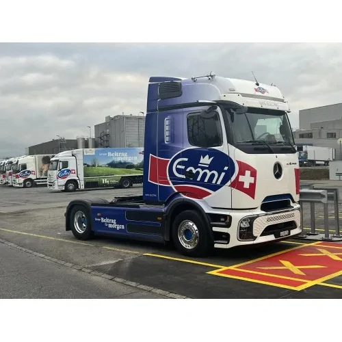 1/50 Emmi MB eActros 600 Megaspace 4x2 met 3-assige koeloplegger TEKNO 91369 TEKNO