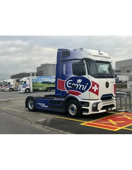 1/50 Emmi MB eActros 600 Megaspace 4x2 met 3-assige koeloplegger TEKNO 91369 TEKNO