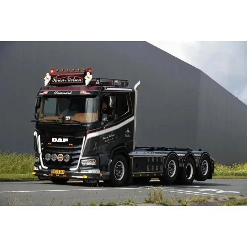 1/50 Nielsen Vognmand, Soren DAF XF 8x2 haakarm met container TEKNO 90721 TEKNO