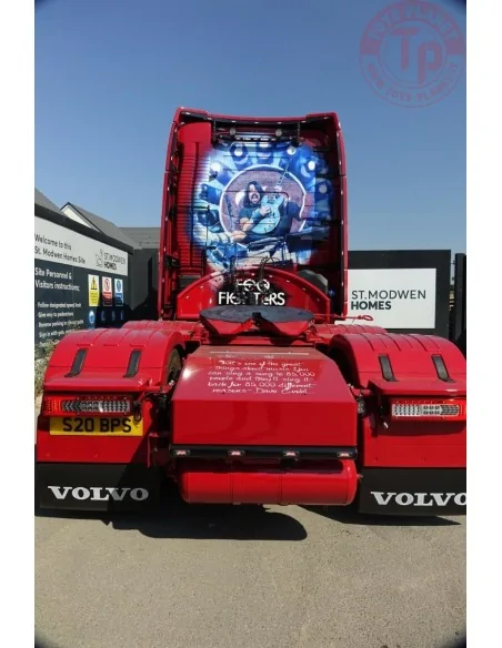 Volvo FH04 Globetrotter XL 6x2 Barry Proctor - Foo Fighters TEKNO 86169 TEKNO